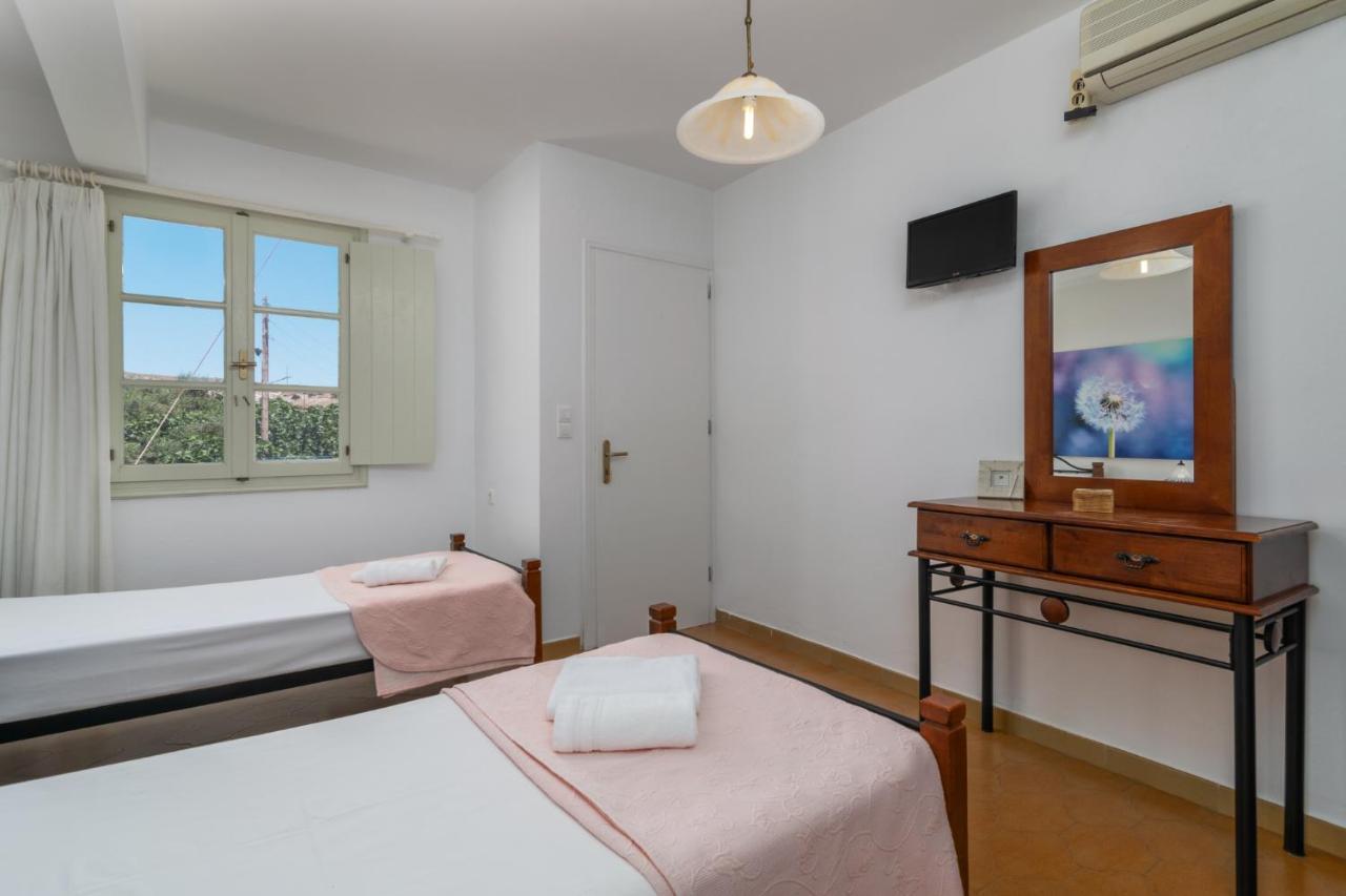 Areti'S Milos Guesthouses Adamantas  Exterior photo