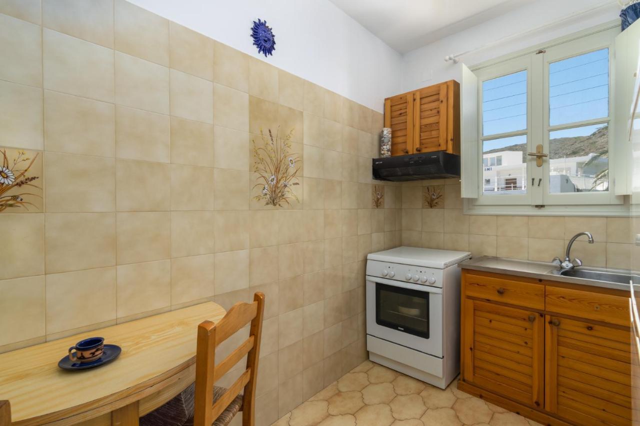 Areti'S Milos Guesthouses Adamantas  Exterior photo