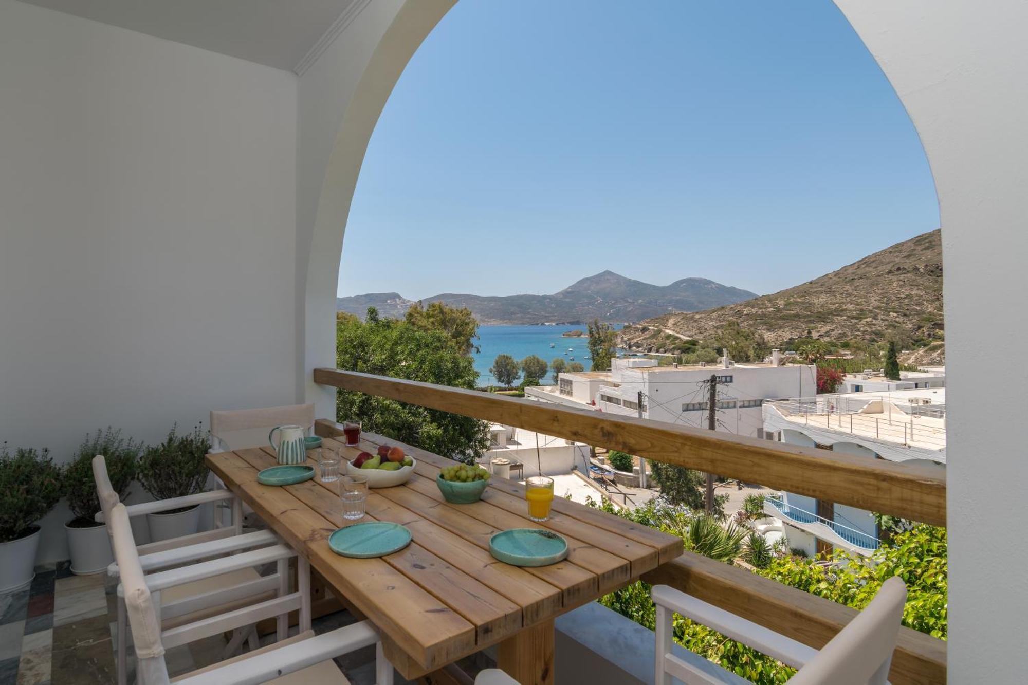 Areti'S Milos Guesthouses Adamantas  Exterior photo